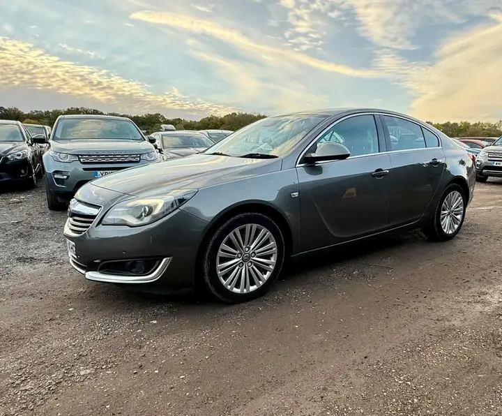 Vauxhall Insignia 2016 photo 2