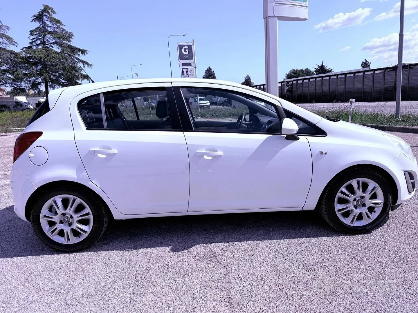 Opel Corsa 2012 photo 5
