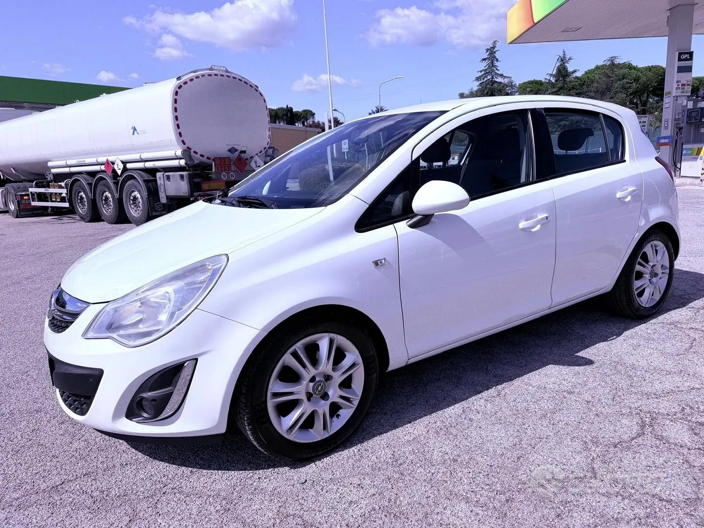 Opel Corsa 2012 photo 2