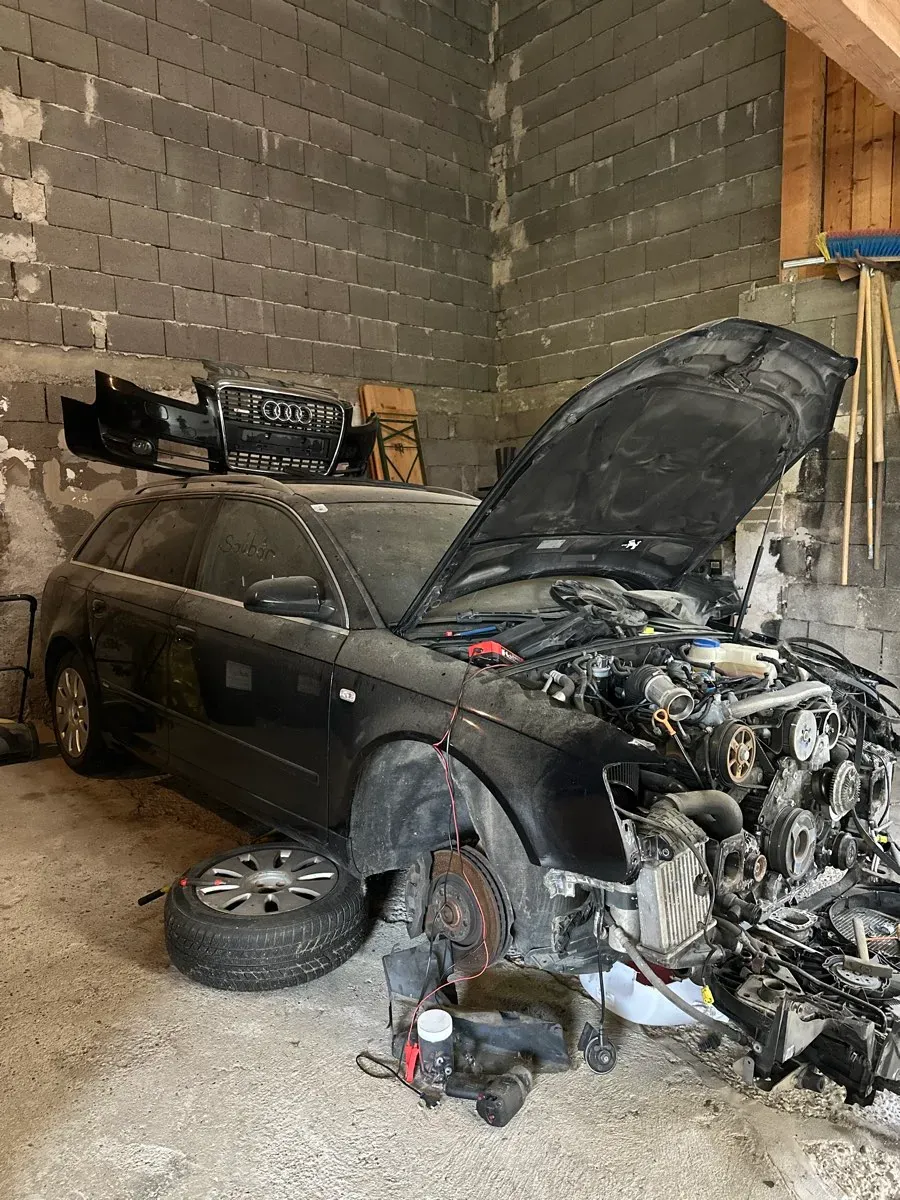 Audi A4 2004 photo 2