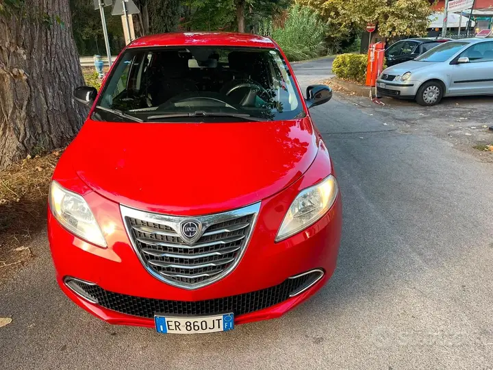 Lancia Ypsilon 2013 photo 2