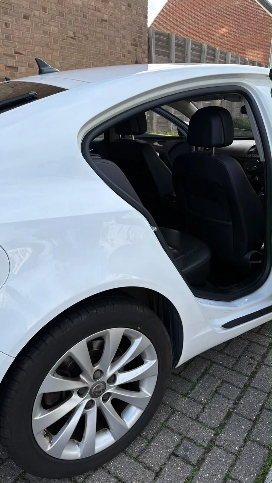 Vauxhall Insignia 2013 photo 3