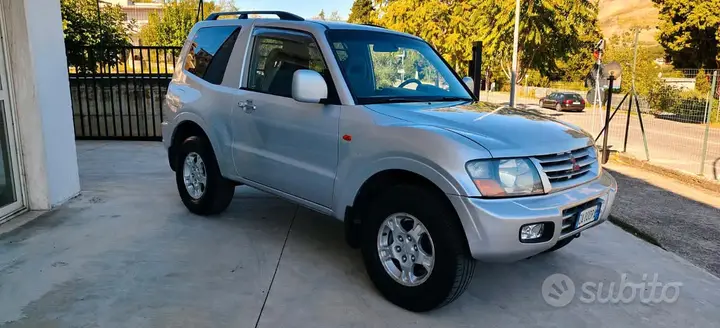 Mitsubishi Pajero 2002 photo 2