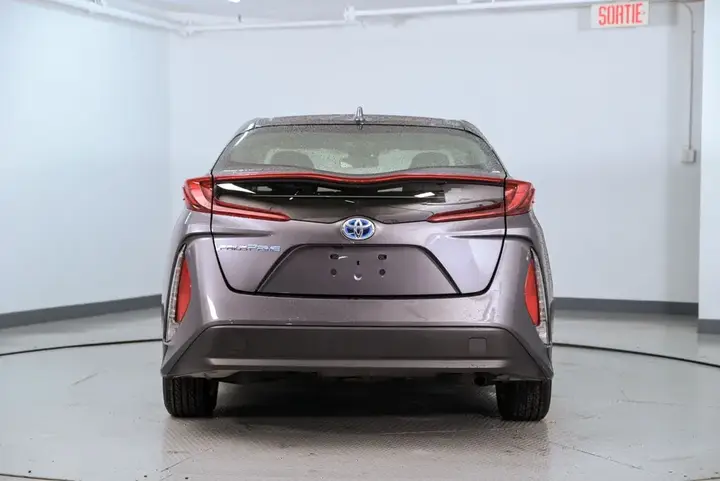 Toyota Prius Prime 2021 photo 2