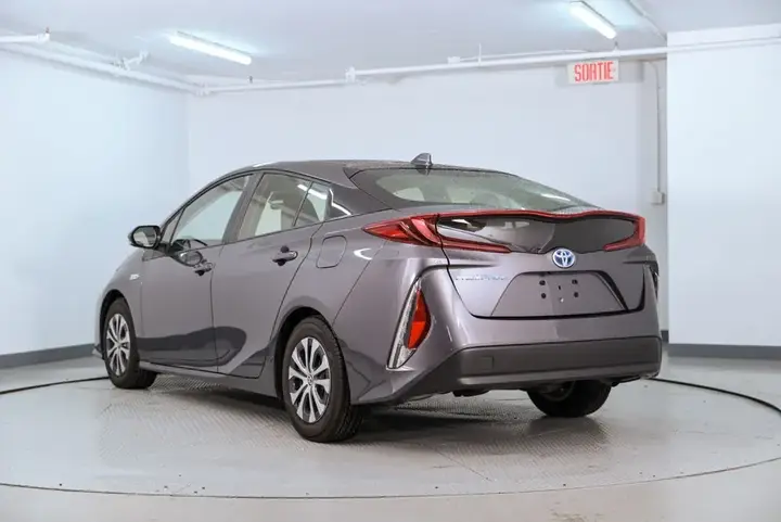 Toyota Prius Prime 2021 photo 3