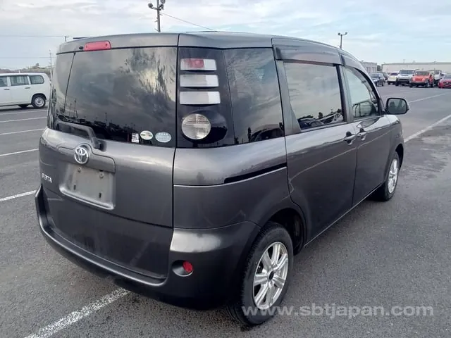 Toyota Sienta 2008 photo 4