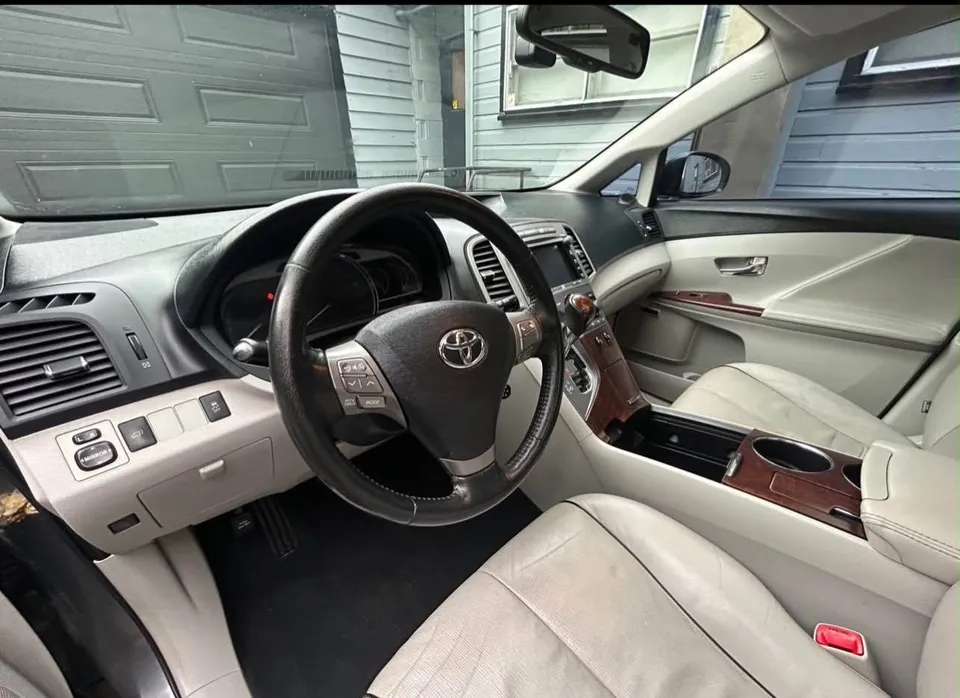 Toyota Venza 2009 photo 2