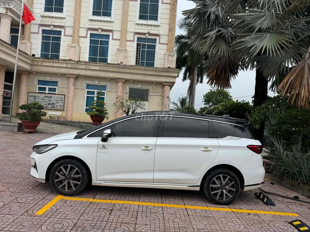 BYD M6 2025 photo 2