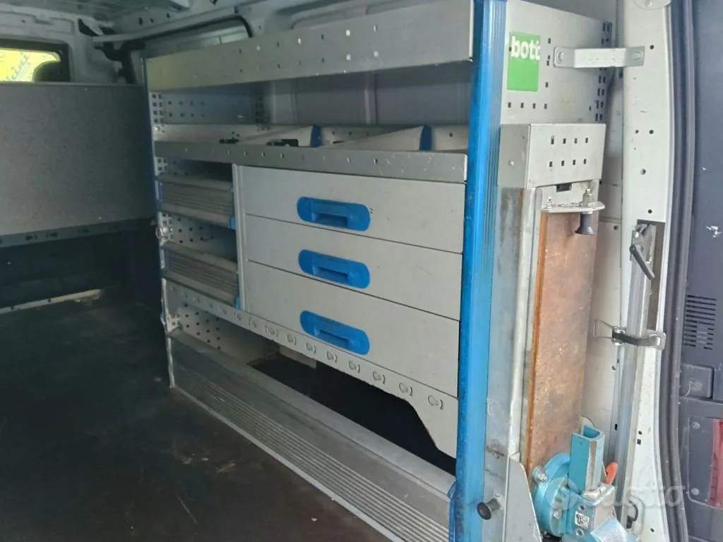 Renault Trafic 2015 photo 2