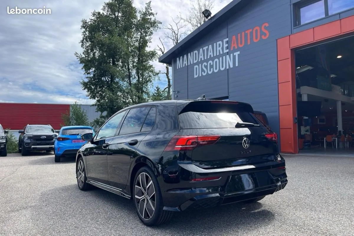 Volkswagen Golf 2026 photo 2