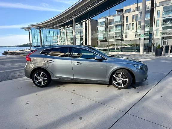 Volvo V40 2015 photo 2