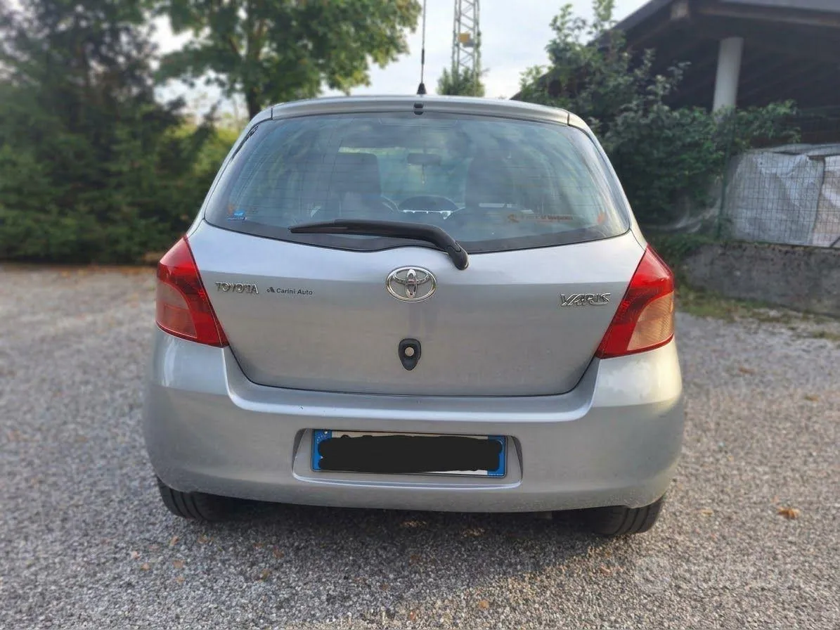 Toyota Yaris 2006 photo 2