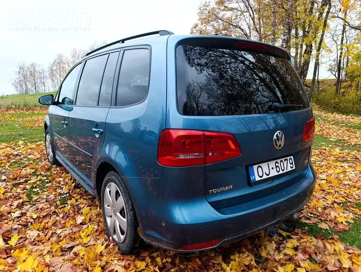Volkswagen Touran 2011 photo 5