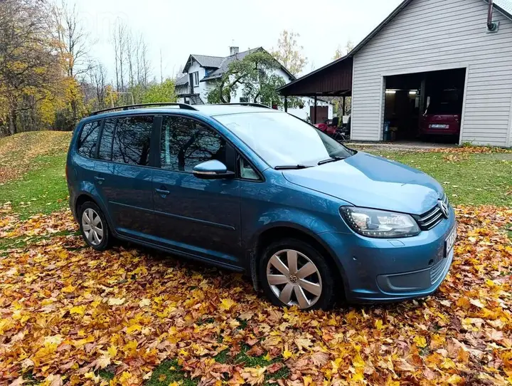 Volkswagen Touran 2011 photo 3