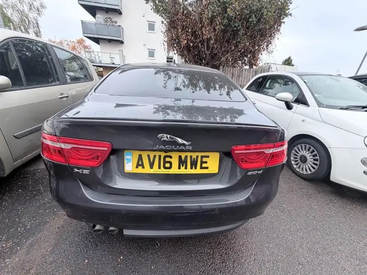 Jaguar Xe 2016 photo 4