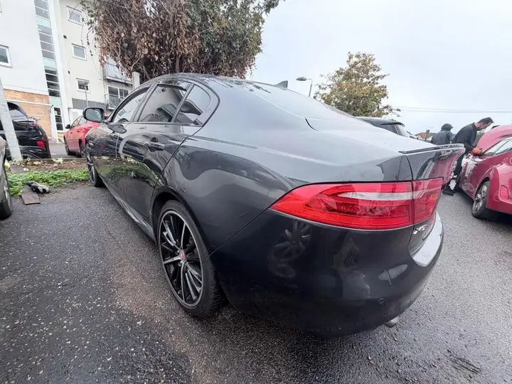 Jaguar Xe 2016 photo 5
