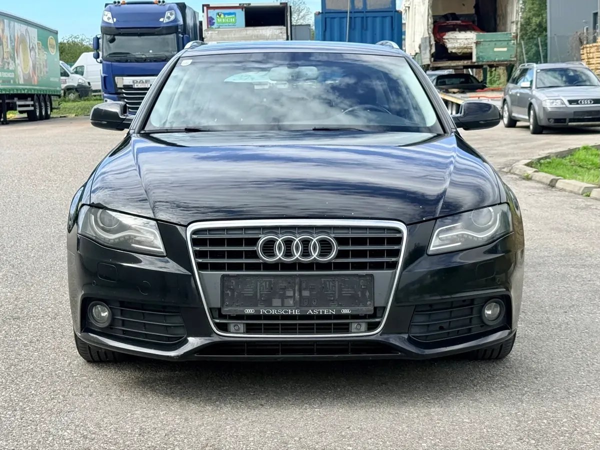 Audi A4 2010 photo 2