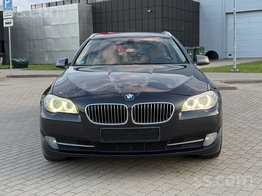 BMW 525 2011 photo 2