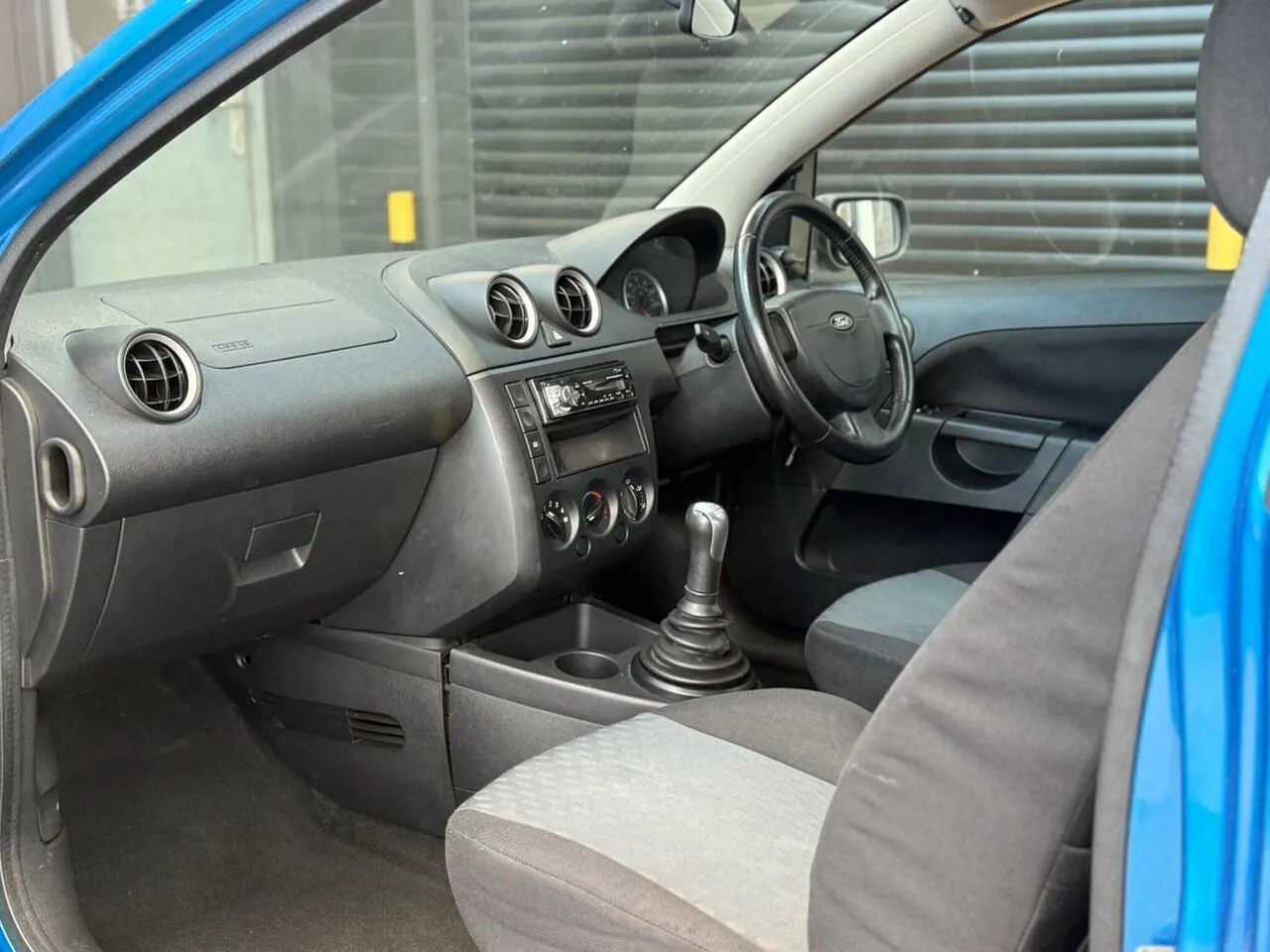 Ford Fiesta 2005 photo 3