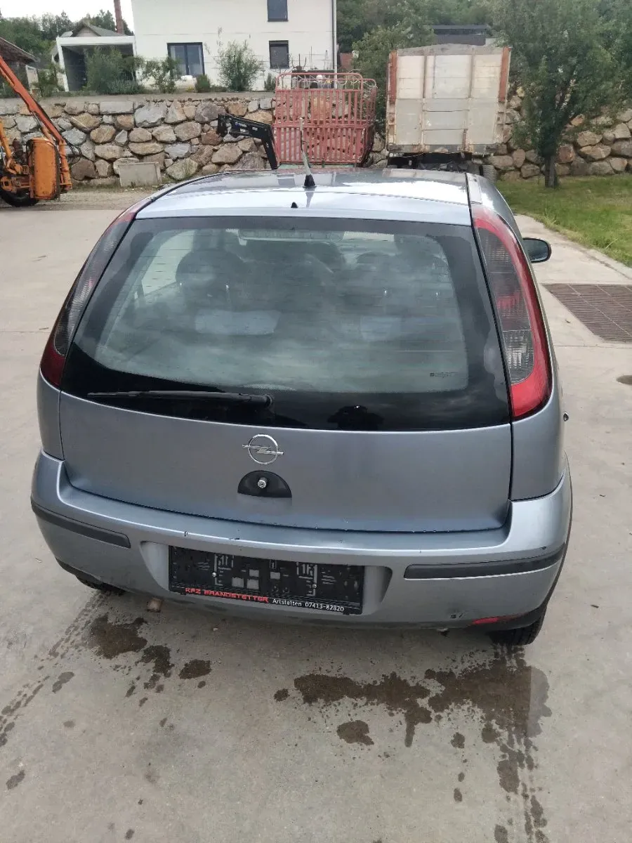 Opel Corsa 2004 photo 2