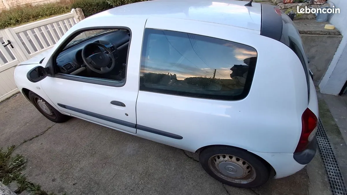 Renault Clio 2003 photo 2
