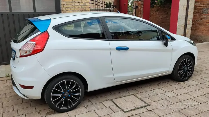 Ford Fiesta 2014 photo 3