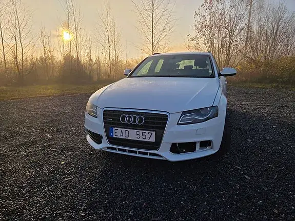 Audi A4 2010 photo 2