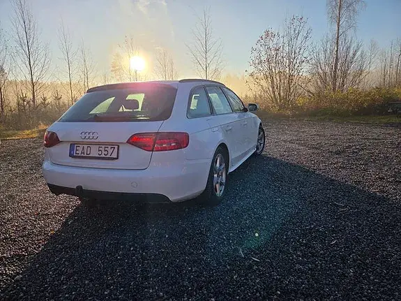 Audi A4 2010 photo 3