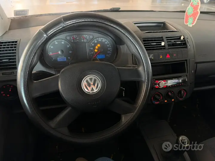 Volkswagen Polo 2006 photo 5