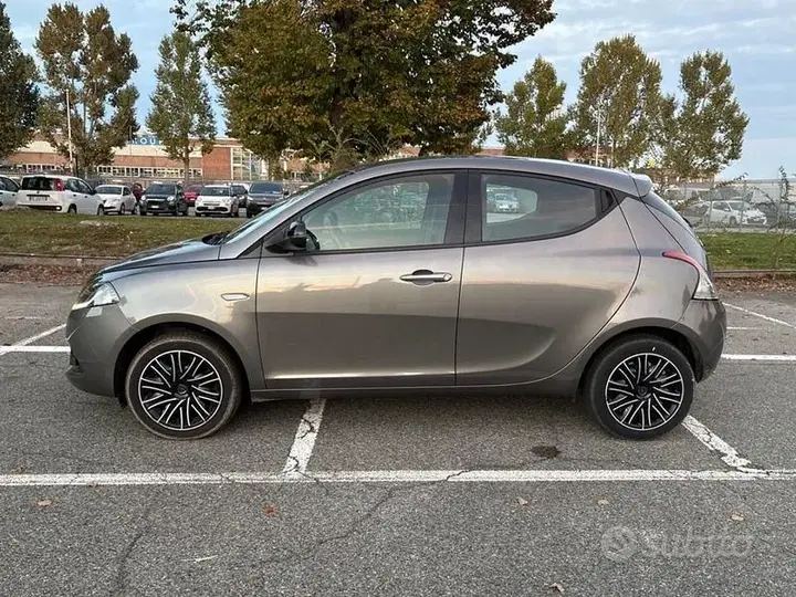 Lancia Ypsilon 2023 photo 2