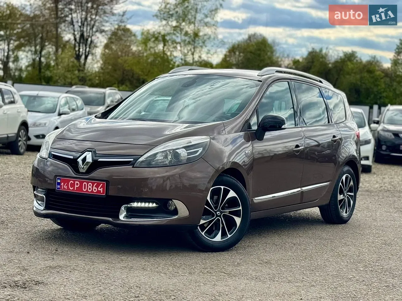 Renault Grand Scenic 2014 photo 2