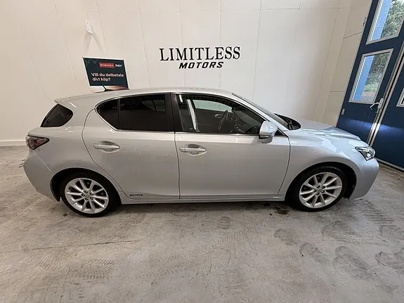 Lexus Ct200H 2011 photo 2