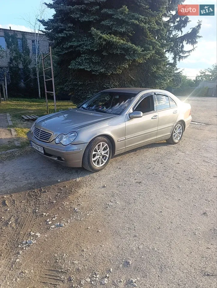 Mercedes-Benz C-Class 2003 photo 2