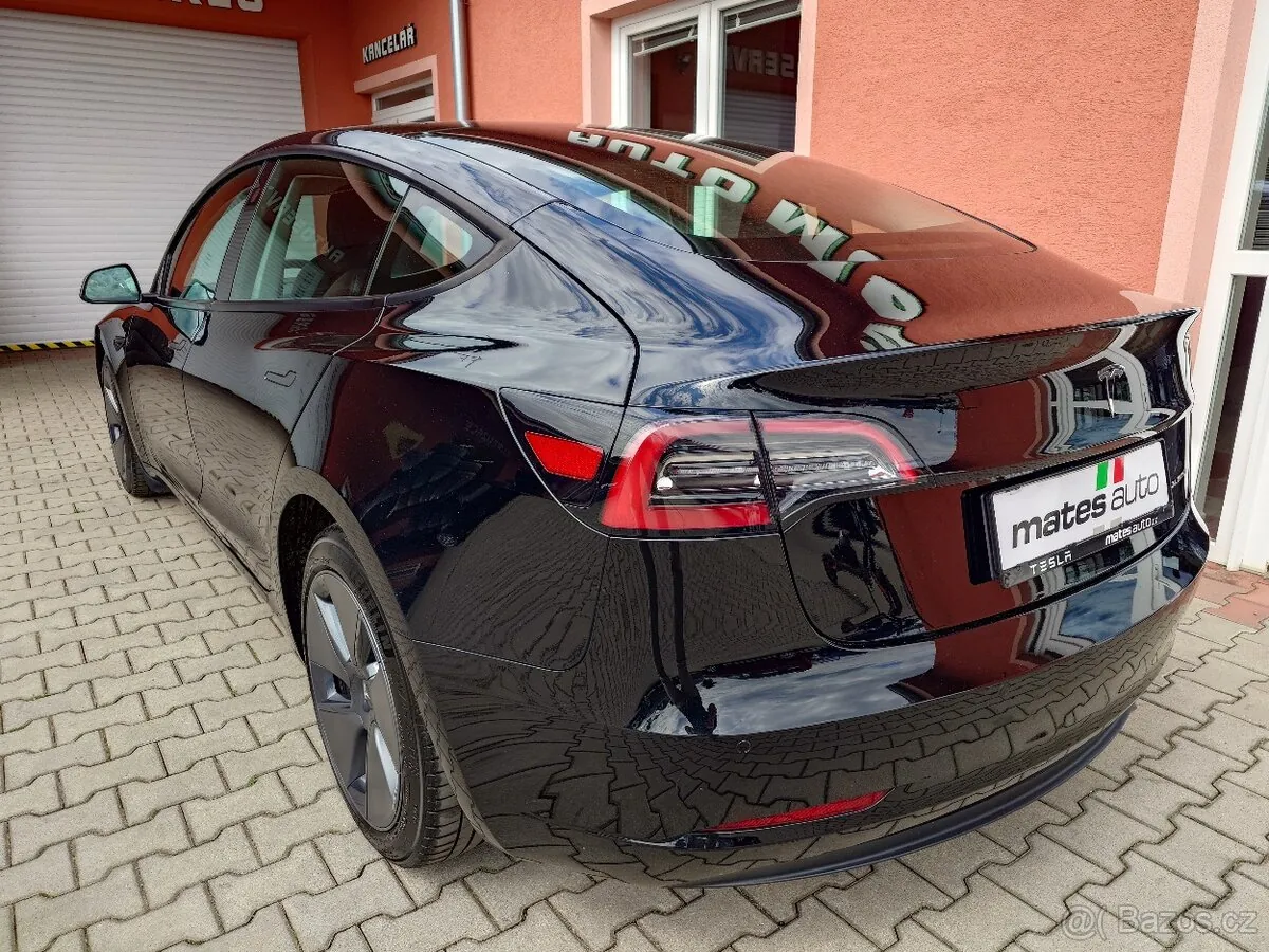 Tesla Model 3 2022 photo 3