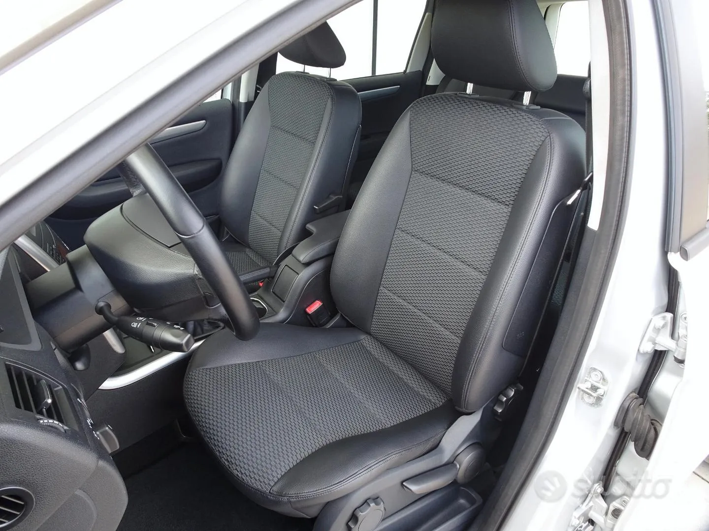Mercedes-Benz A 180 2010 photo 4