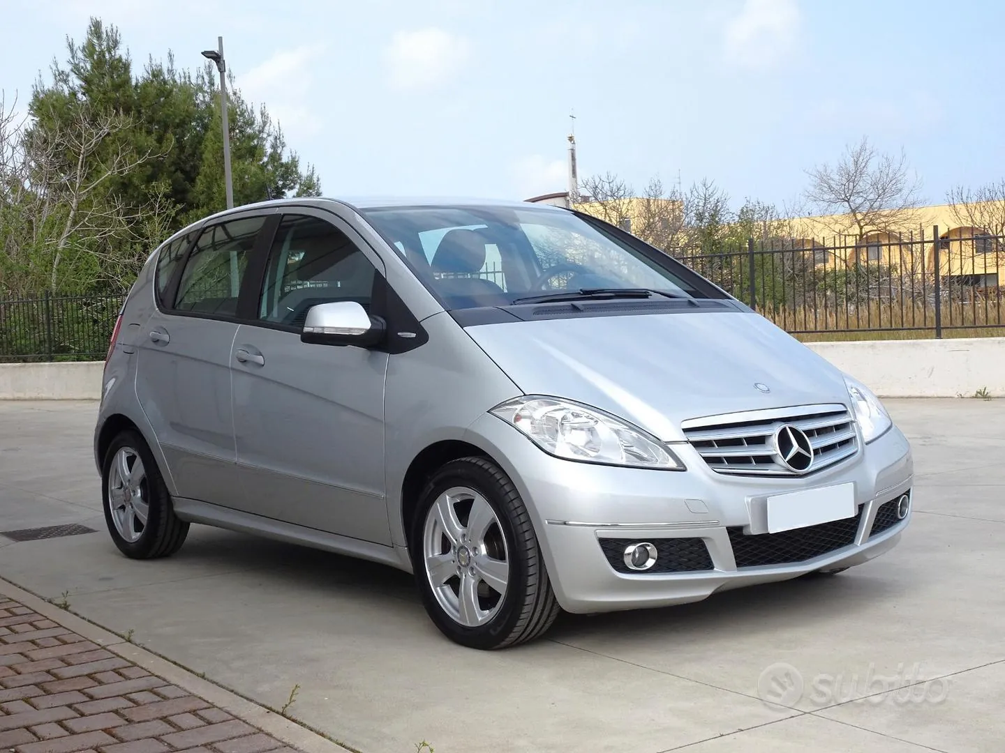 Mercedes-Benz A180