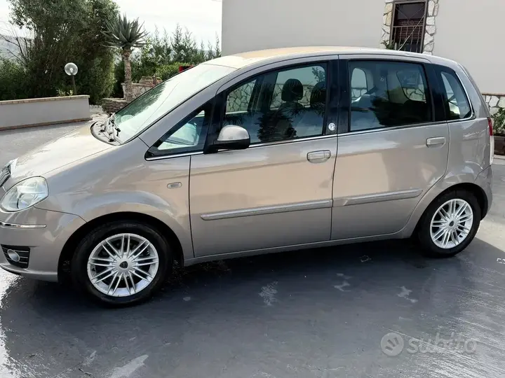 Lancia Musa 2009 photo 2