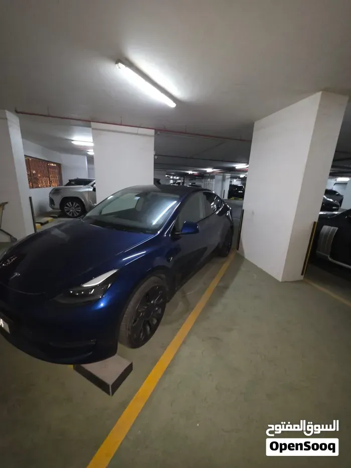 Tesla Model Y 2023 photo 2