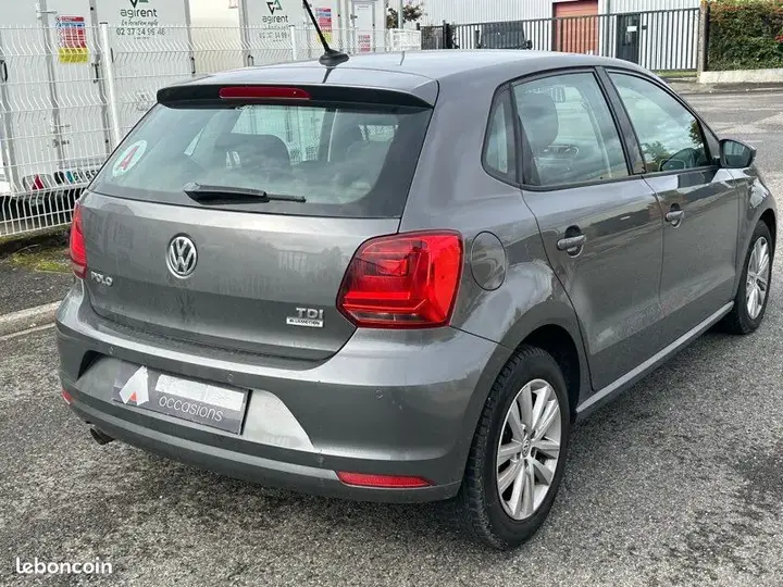 Volkswagen Polo 2015 photo 2