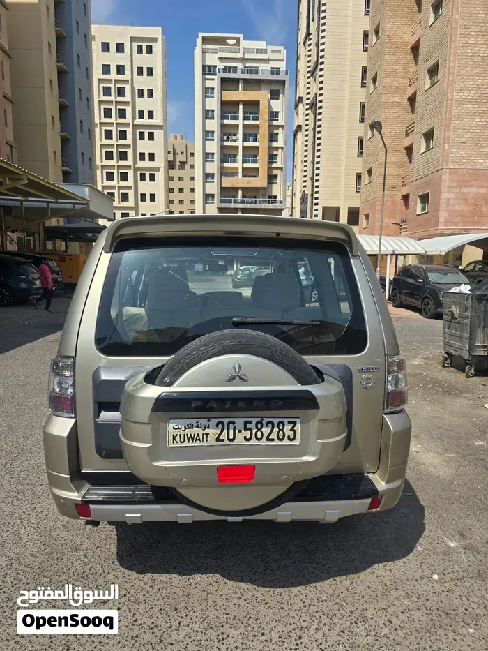 Mitsubishi Pajero 2012 photo 4