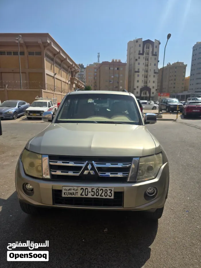 Mitsubishi Pajero 2012 photo 2