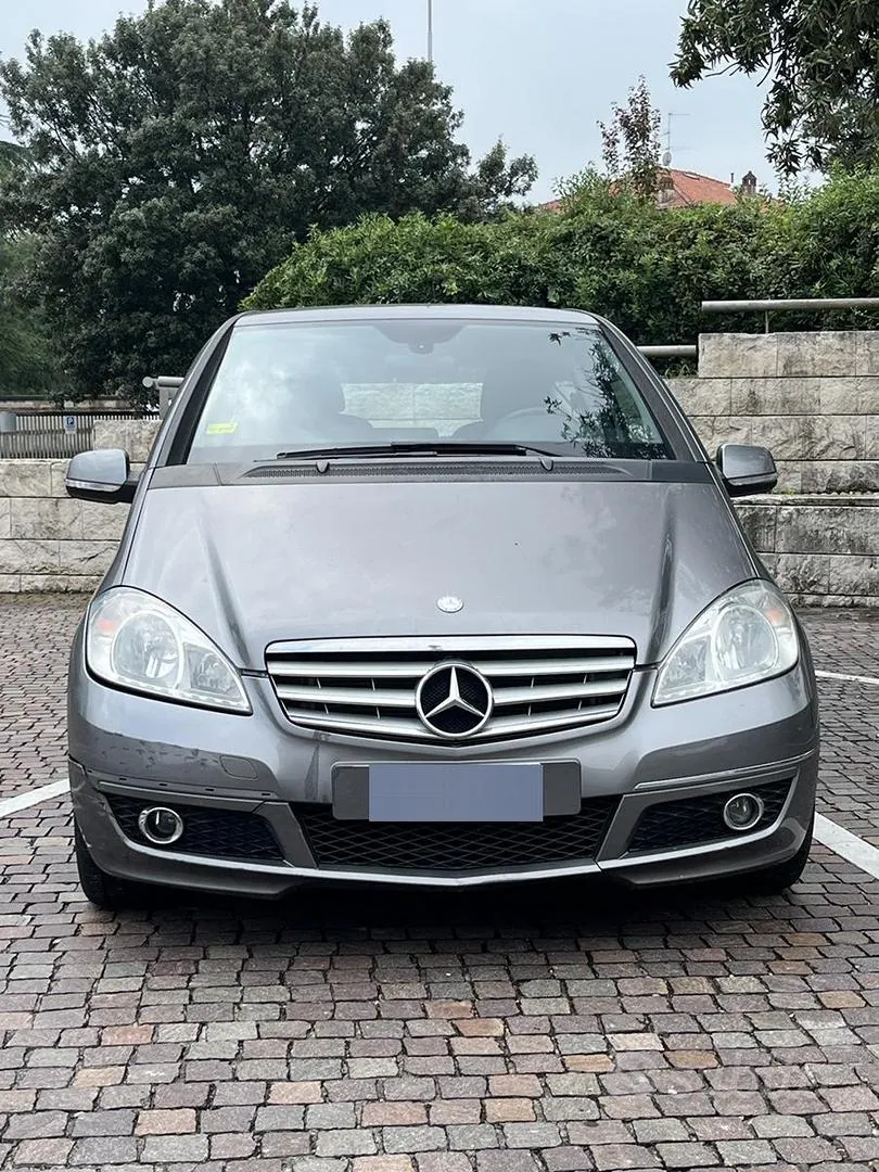 Mercedes-Benz A-Class 2010 photo 2
