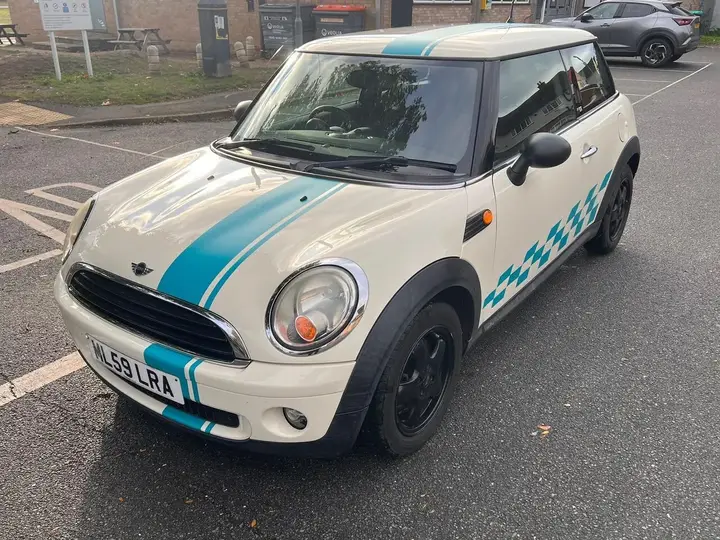 Mini Hatch 2009 photo 3