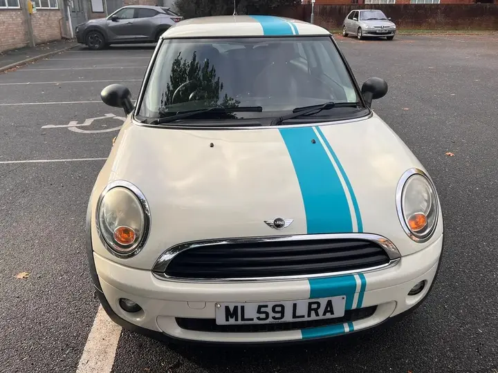 Mini Hatch 2009 photo 2