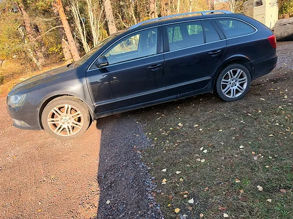 Skoda Superb 2014 photo 3