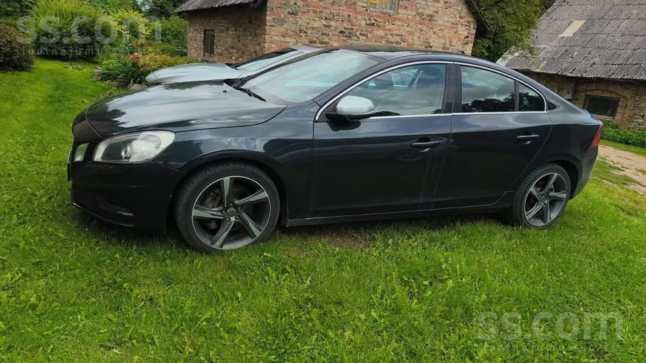 Volvo S60 2012 photo 2