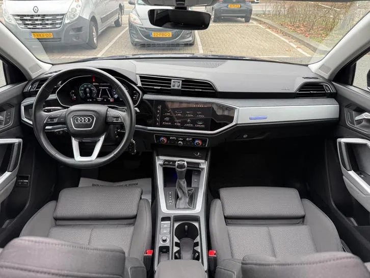 Audi Q3 2023 photo 2