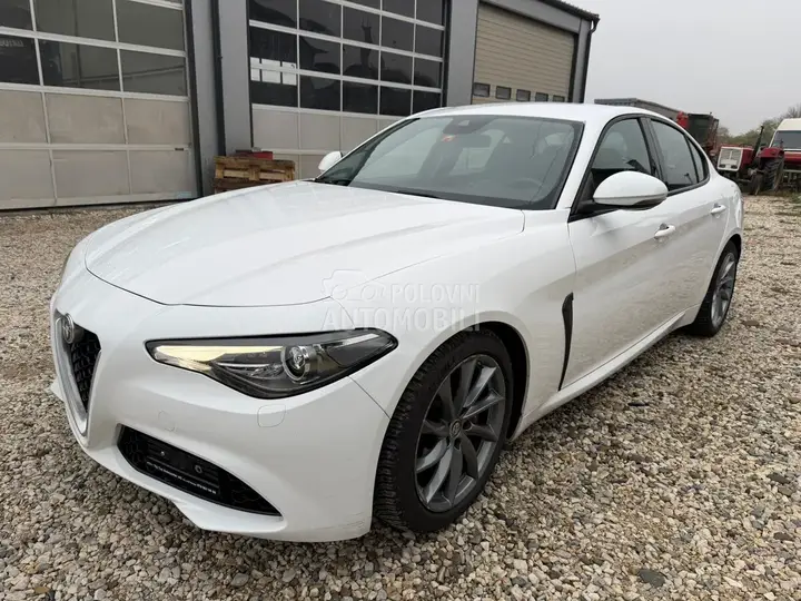 Alfa Romeo Giulia 2016 photo 2