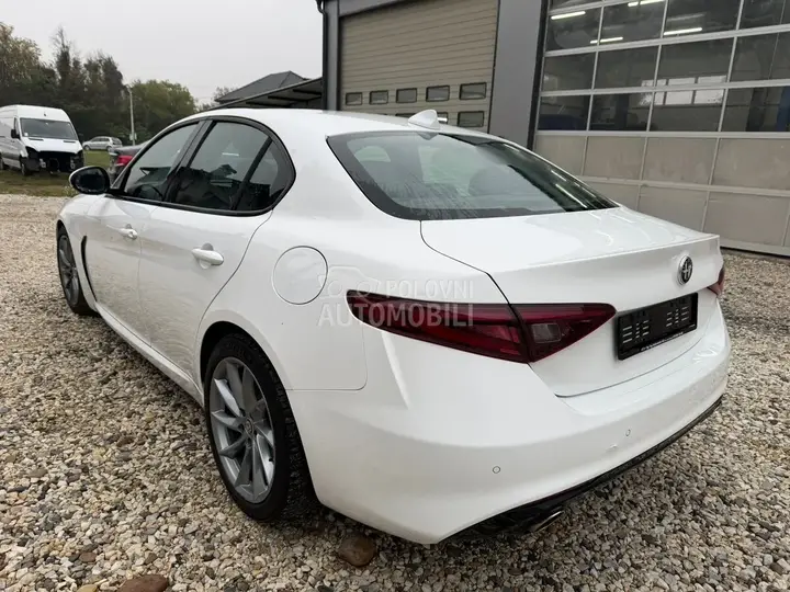Alfa Romeo Giulia 2016 photo 5
