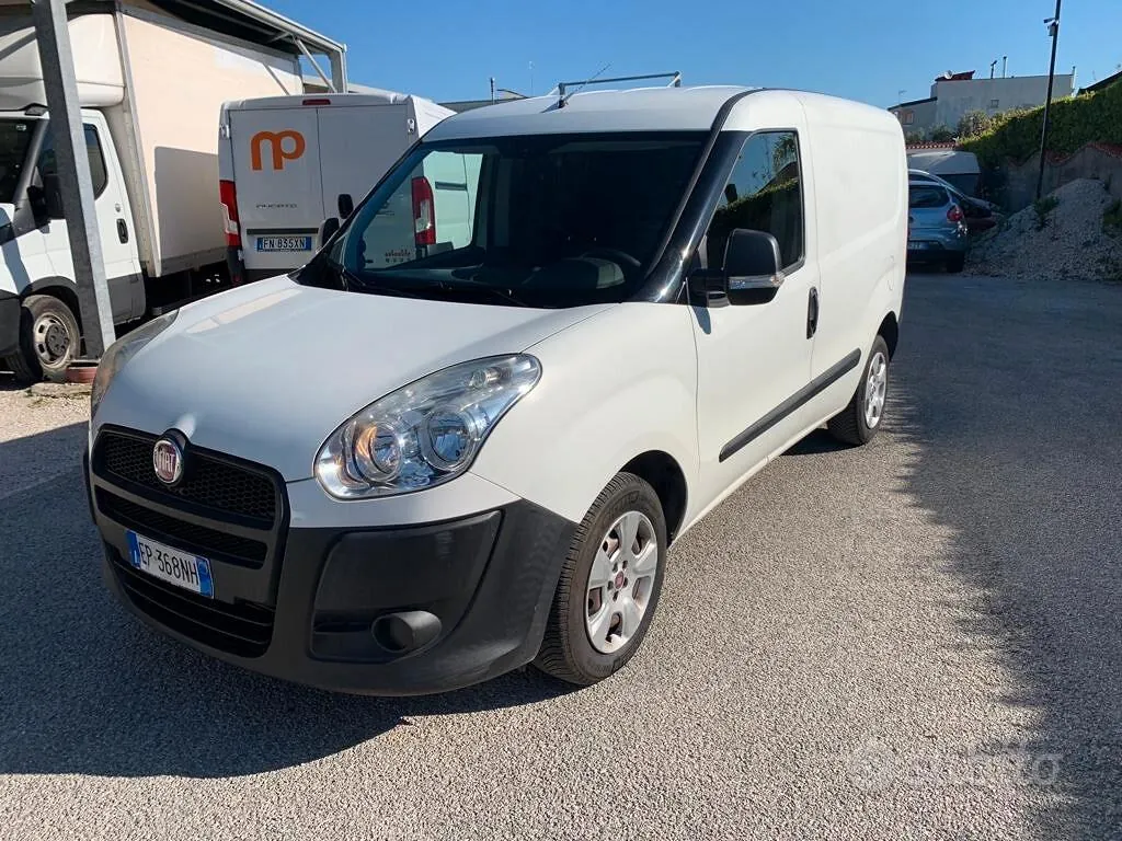 Fiat Doblo 2012 photo 2